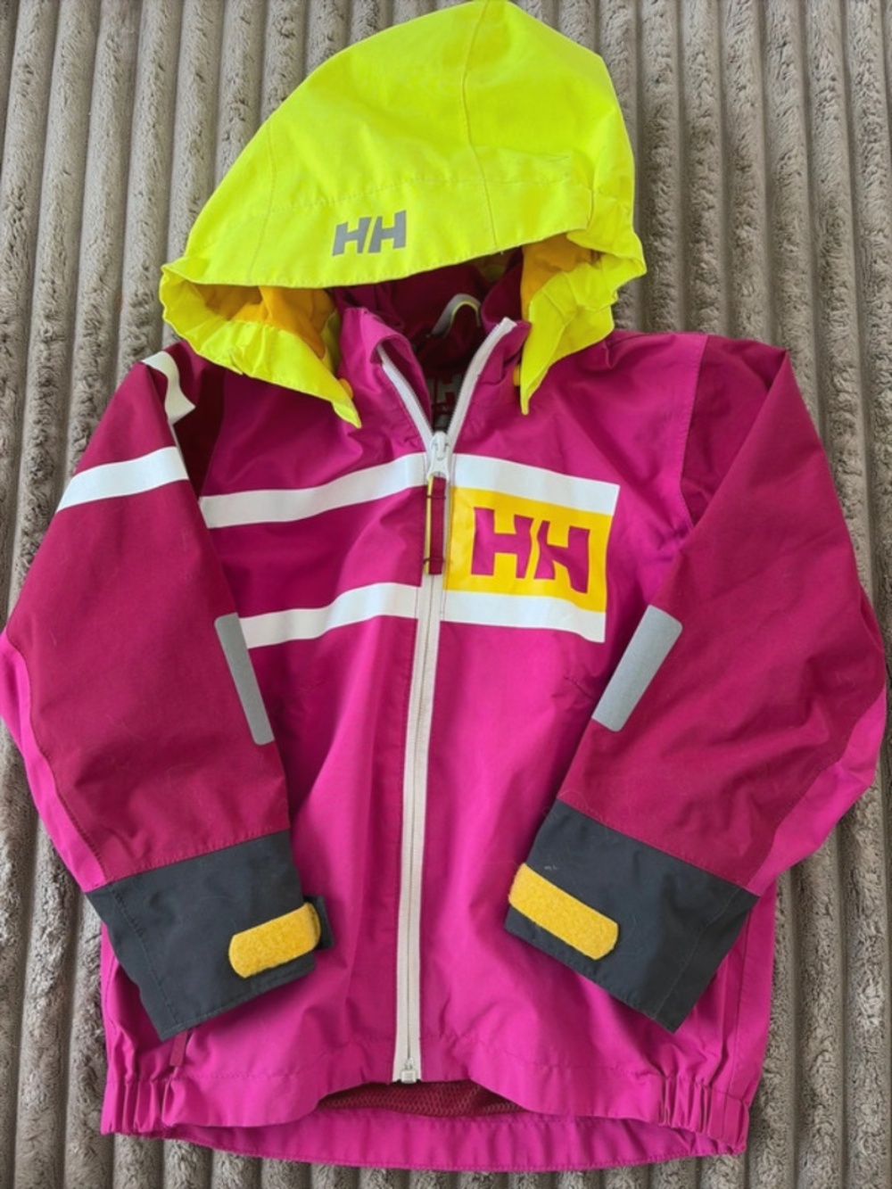 Helly Hansen durable shelter jacket 100% waterproof size 4  Harsh conditions win